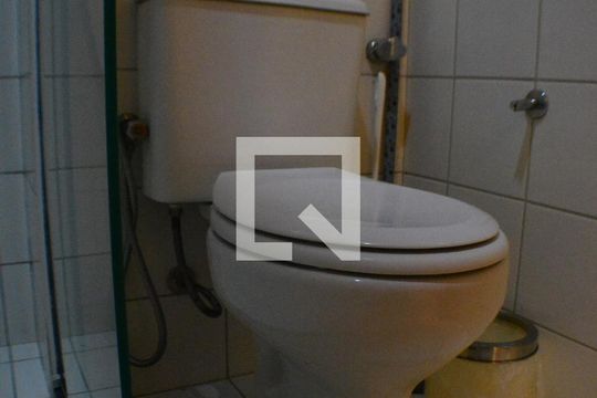 Banheiro de kitnet/studio para alugar com 1 quarto, 30m² em Caminho das Árvores, Salvador