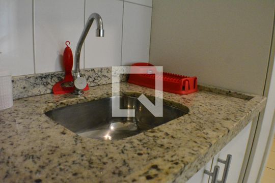 Cozinha de kitnet/studio para alugar com 1 quarto, 30m² em Caminho das Árvores, Salvador