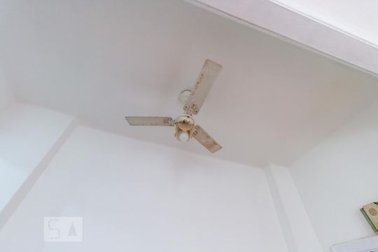 Sala de kitnet/studio para alugar com 1 quarto, 30m² em Centro, Rio de Janeiro