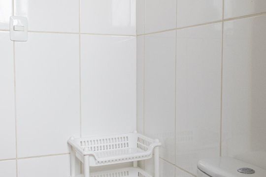 Banheiro de apartamento à venda com 3 quartos, 55m² em Jardim Ivana, São Paulo