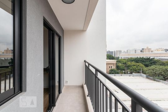 Varanda de kitnet/studio para alugar com 1 quarto, 35m² em Indianópolis, São Paulo