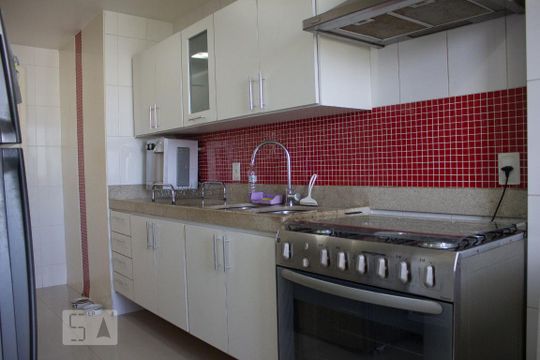 Cozinha de apartamento para alugar com 2 quartos, 160m² em Barra da Tijuca, Rio de Janeiro