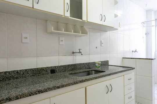 Cozinha e Área de Serviço de apartamento para alugar com 2 quartos, 62m² em Ana Lúcia, Sabará