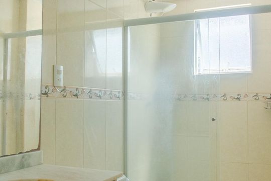 Banheiro Corredor de apartamento para alugar com 2 quartos, 70m² em Canela, Salvador