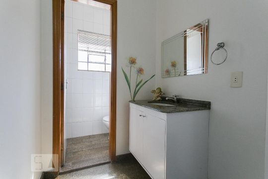 Lavabo de casa para alugar com 4 quartos, 280m² em Chácara Santo Antônio , São Paulo