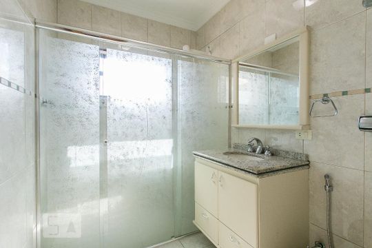 Banheiro da Suíte de casa para alugar com 4 quartos, 280m² em Chácara Santo Antônio , São Paulo