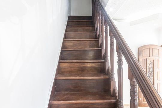 Escada de casa à venda com 4 quartos, 231m² em Vila Gomes Cardim, São Paulo