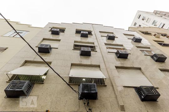 Fachada  de apartamento para alugar com 2 quartos, 60m² em Copacabana, Rio de Janeiro