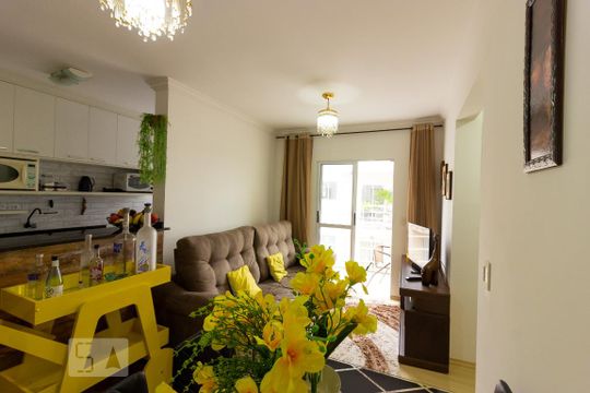 Sala  de apartamento para alugar com 2 quartos, 50m² em Jardim dos Ipês, Cotia