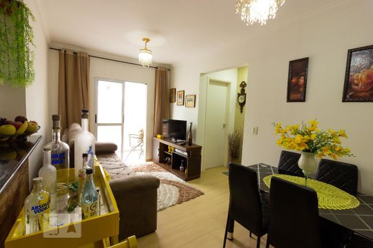Sala  de apartamento para alugar com 2 quartos, 50m² em Jardim dos Ipês, Cotia