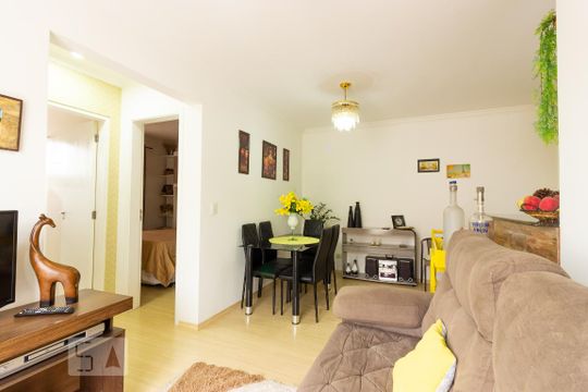 Sala  de apartamento para alugar com 2 quartos, 50m² em Jardim dos Ipês, Cotia