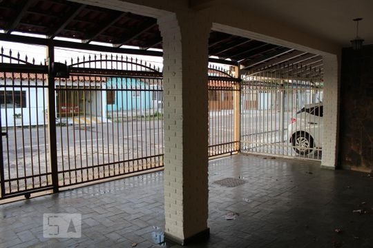Garagem de casa à venda com 5 quartos, 240m² em Guará Ii, Brasília