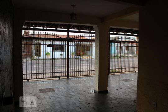Garagem de casa à venda com 5 quartos, 240m² em Guará Ii, Brasília