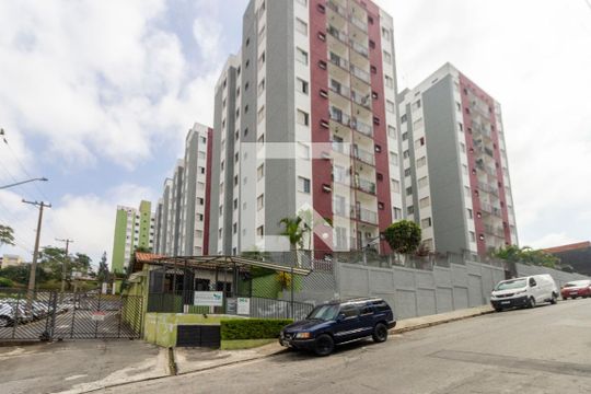 Fachada de apartamento para alugar com 2 quartos, 49m² em Vila Carmosina, São Paulo
