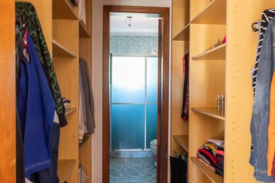 Closet de casa para alugar com 3 quartos, 190m² em Jardim Itu Sabará, Porto Alegre