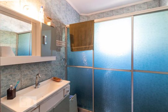 Banheiro de casa para alugar com 3 quartos, 190m² em Jardim Itu Sabará, Porto Alegre