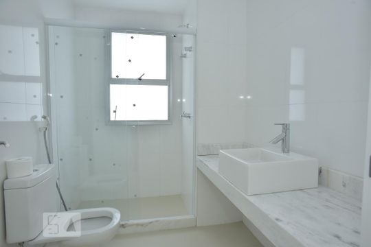 Banheiro de apartamento à venda com 2 quartos, 86m² em Jacarepaguá, Rio de Janeiro