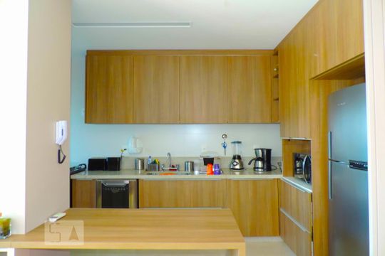 Cozinha de apartamento para alugar com 2 quartos, 65m² em Campeche, Florianópolis