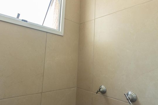 Banheiro de apartamento para alugar com 2 quartos, 42m² em Jardim Celeste, São Paulo