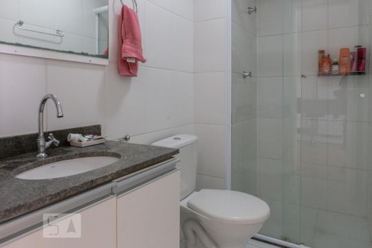 Banheiro de apartamento para alugar com 1 quarto, 33m² em Barra Funda, São Paulo
