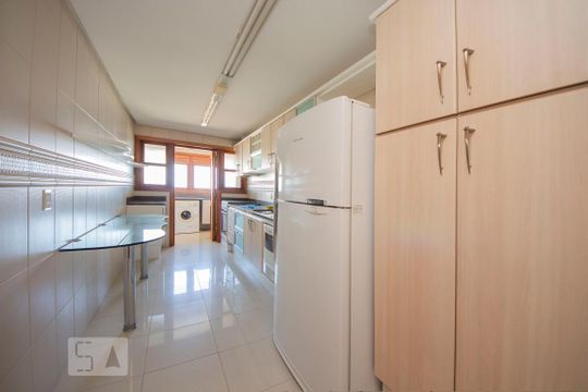 Cozinha de apartamento para alugar com 4 quartos, 139m² em Bela Vista, Porto Alegre