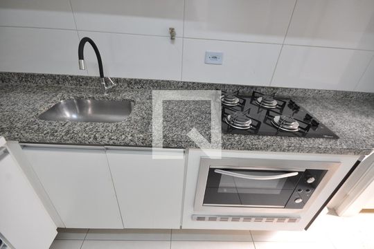Cozinha de casa de condomínio para alugar com 1 quarto, 38m² em Vila Mazzei, São Paulo