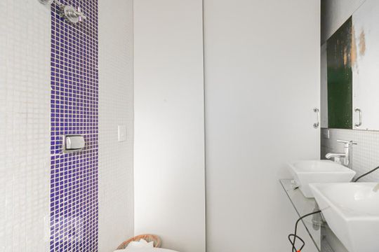 Banheiro de apartamento à venda com 1 quarto, 75m² em Lapa, São Paulo