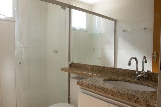 Banheiro da Suíte de apartamento para alugar com 2 quartos, 82m² em Jardim Paulista, Ribeirão Preto