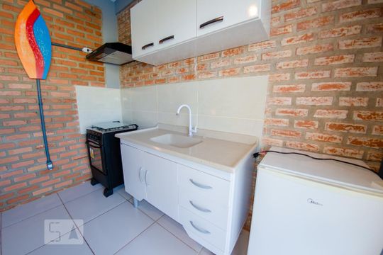 Cozinha de apartamento para alugar com 2 quartos, 60m² em São João do Rio Vermelho, Florianópolis