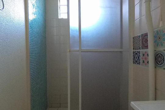 Banheiro de apartamento para alugar com 1 quarto, 44m² em Protásio Alves, Porto Alegre