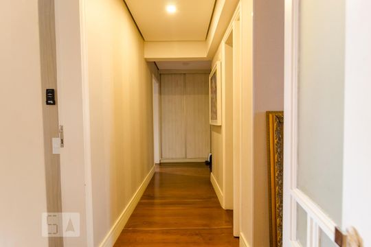 Corredor de apartamento à venda com 4 quartos, 220m² em Vila Mascote, São Paulo