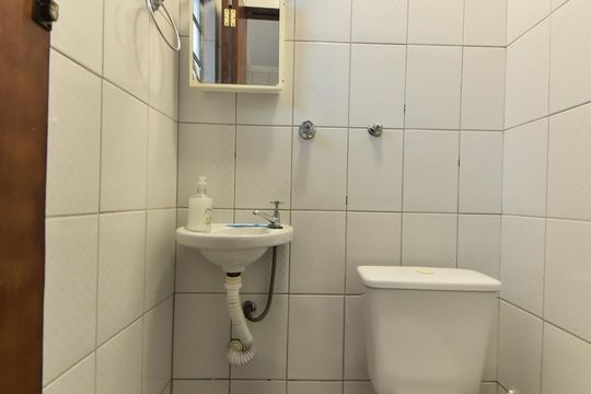 Banheiro de Serviço de casa à venda com 3 quartos, 190m² em Nova Petrópolis, São Bernardo do Campo