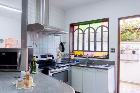 Cozinha de casa para alugar com 4 quartos, 550m² em Butantã, São Paulo
