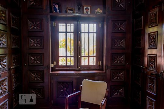 Closet suíte 1 de casa para alugar com 4 quartos, 550m² em Butantã, São Paulo
