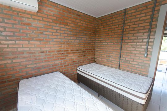 Quarto 1 de apartamento para alugar com 2 quartos, 60m² em São João do Rio Vermelho, Florianópolis