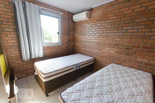 Quarto 1 de apartamento para alugar com 2 quartos, 60m² em São João do Rio Vermelho, Florianópolis