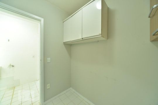 Quarto de Serviço de apartamento para alugar com 2 quartos, 64m² em Asa Norte, Brasília