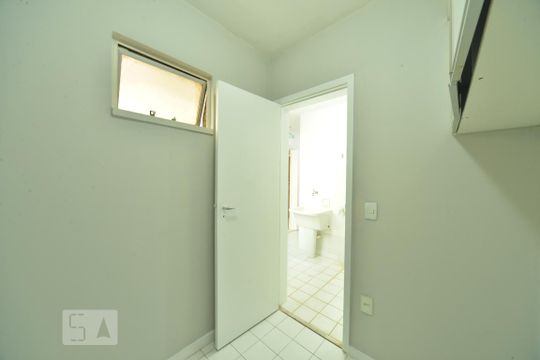 Quarto de Serviço de apartamento para alugar com 2 quartos, 64m² em Asa Norte, Brasília