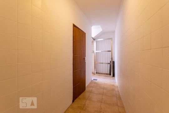 Fundos de casa à venda com 3 quartos, 200m² em Jardim Previdência, São Paulo