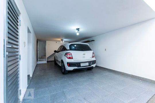 Garagem de casa à venda com 3 quartos, 200m² em Jardim Previdência, São Paulo