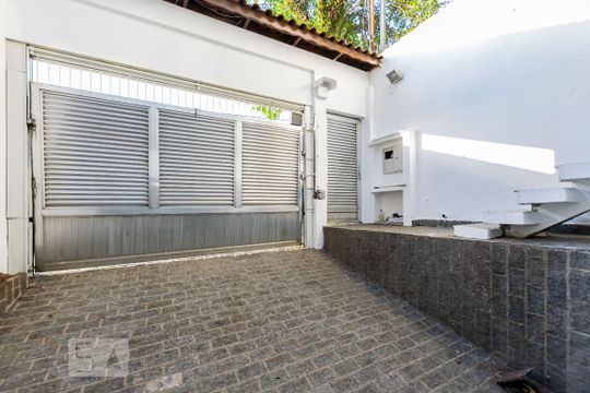 Garagem de casa à venda com 3 quartos, 200m² em Jardim Previdência, São Paulo