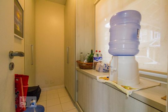 Quarto de Serviço de casa de condomínio para alugar com 4 quartos, 294m² em Jardim Carvalho, Porto Alegre
