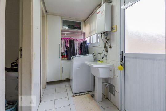 Detalhe da area de serviço de casa de condomínio para alugar com 4 quartos, 294m² em Jardim Carvalho, Porto Alegre