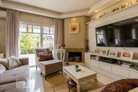 Casa de Condomínio para alugar com 4 quartos, 294m² em Jardim Carvalho, Porto Alegre