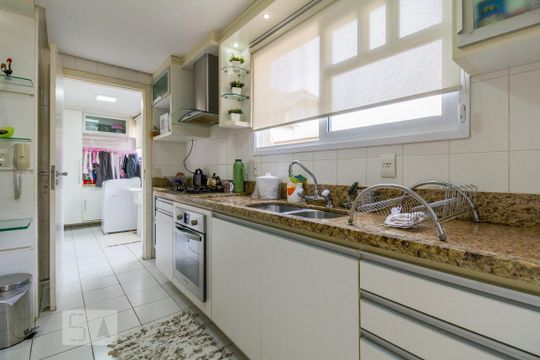 Cozinha de casa de condomínio para alugar com 4 quartos, 294m² em Jardim Carvalho, Porto Alegre
