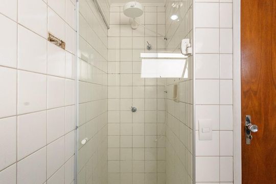 Banheiro de apartamento para alugar com 1 quarto, 45m² em Botafogo, Campinas