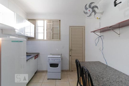 Cozinha de kitnet/studio para alugar com 1 quarto, 43m² em Cidade Universitária, Campinas