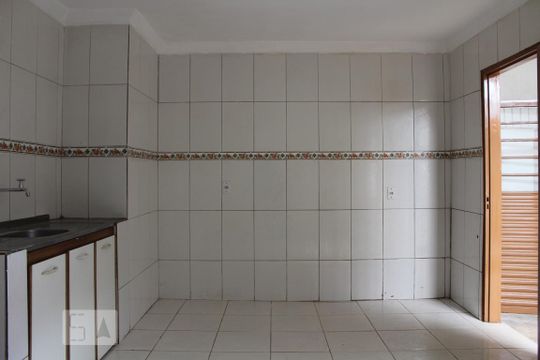 Cozinha de casa para alugar com 2 quartos, 90m² em Guará I, Brasília