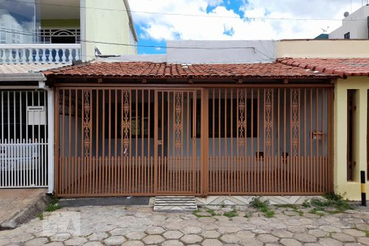 Fachada de casa para alugar com 2 quartos, 90m² em Guará I, Brasília