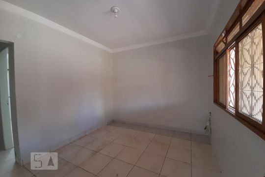 Casa para alugar com 2 quartos, 90m² em Guará I, Brasília